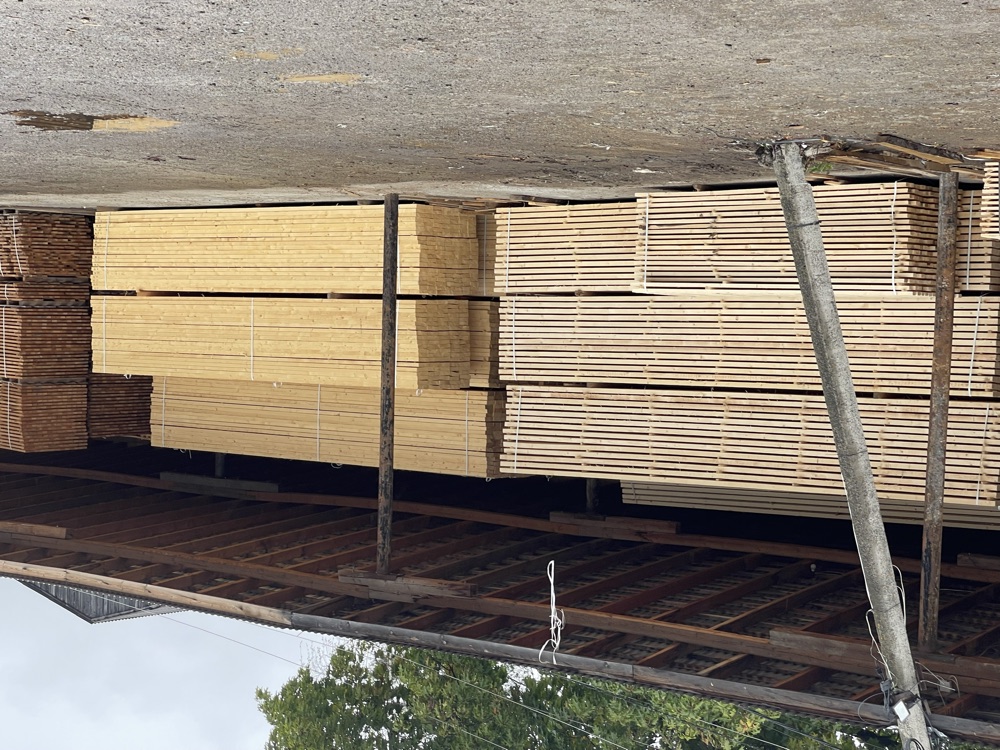Edged spruce and fir boards, grade 0/4, at the lumber yard